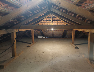 Zateplení stropu bungalovu pomocí foukané izolace